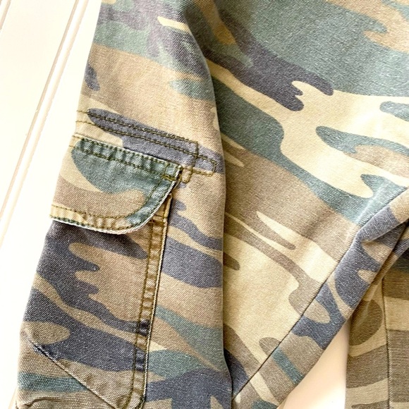 90’s Baggy Camo Pants - Picture 9 of 15